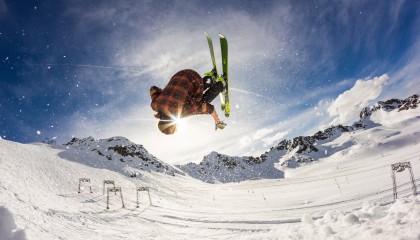 开云·体育官方网站入口-_绿色可再生动力赛车：未来运动的绿色传说_，绿色可再生能源有哪些